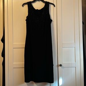 Robbie Bee size 16 black sleeveless velvet dress